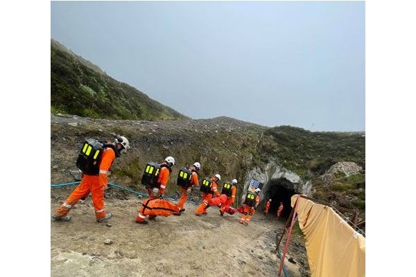 Duntanlich and MRS Training & Rescue teams entering the mine