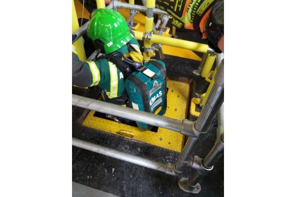 Training to escape and use long duration breathing apparatus