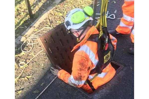 MRS Operative tries entry access into narrow Victorian Manhole